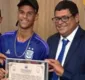 
                  Luva de Pedreiro recebe título de cidadão benemérito na cidade que nasceu na Bahia