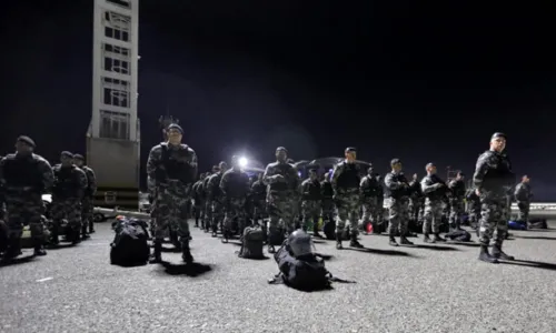 
				
					Governo da Bahia envia 70 policiais militares para reforço da segurança em Brasília
				
				