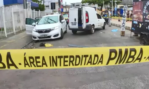 
				
					Durante assalto à banco, moradores são usados como 'cordão humano' em Salvador
				
				