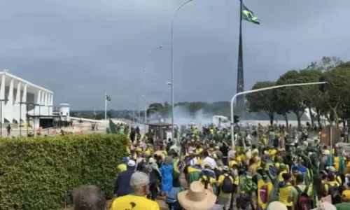 
				
					Autoridades se pronunciam após manifestantes invadirem Congresso, Planalto e STF: ‘Absurda tentativa de impor a vontade pela força’
				
				