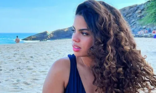 
				
					Filha de Carlinhos Brown esbanja beleza em praia: 'Uma escultura'
				
				