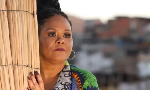 
				
					'O Brasil precisa parar de apagar os artistas negros', desabafa Márcia Short sobre cenário musical baiano
				
				