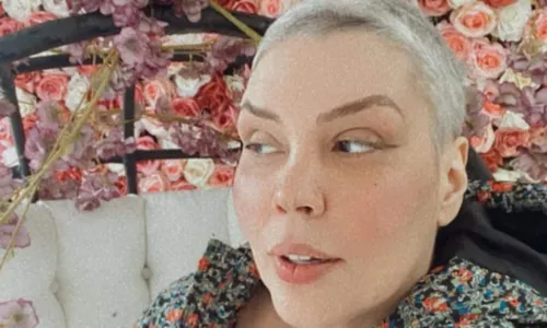 
				
					Simony comemora vitória após tratamento contra câncer: 'Não estou mais tomando remédios'
				
				