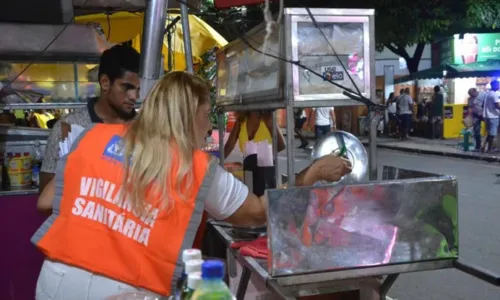 
				
					SMS realiza treinamento com comerciantes que trabalharão no Carnaval; saiba mais
				
				