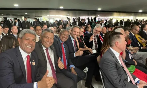 
				
					Após assumir governo da Bahia, Jerônimo Rodrigues acompanha posse de Lula
				
				