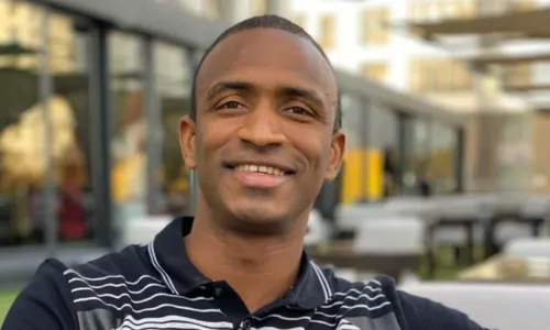 
				
					Ex-jogador de futebol cria e investe em associação para ajudar comunidade quilombola na Bahia: 'Fomento ao protagonismo preto'
				
				