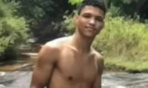 
				
					Jovem é achado morto após se afogar em cachoeira na Bahia
				
				