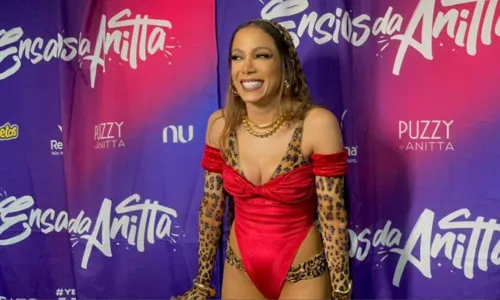 
				
					Fantasiada de Tieta do Agreste, Anitta deixa público eufórico durante show em Salvador: 'Vamos rebolar'
				
				
