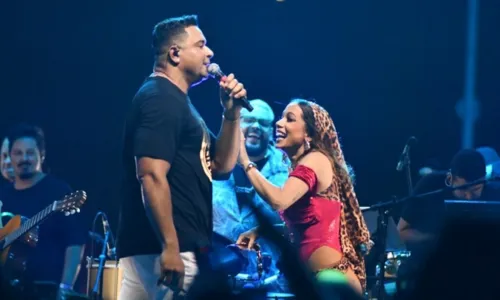 
				
					Fantasiada de Tieta do Agreste, Anitta deixa público eufórico durante show em Salvador: 'Vamos rebolar'
				
				