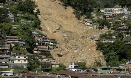 
				
					Quase 4 milhões de pessoas vivem em áreas de risco no Brasil 
				
				