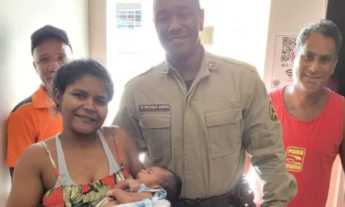 
				
					Recém-nascido é salvo por policial após engasgar com leite materno em Lauro de Freitas
				
				
