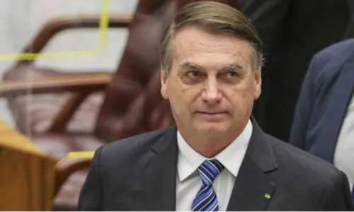 
				
					Defesa de Bolsonaro diz que minuta da casa de Torres não é válida
				
				