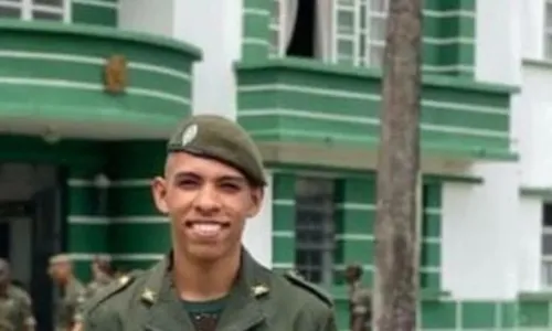 
				
					Cabo do Exército de apenas 20 anos é morto a tiros em Salvador
				
				