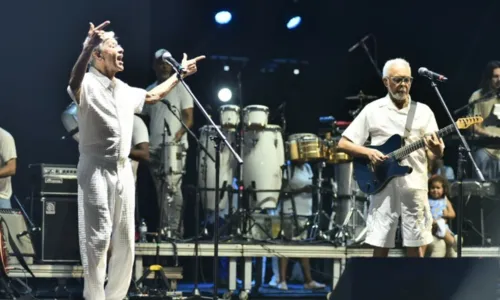
				
					Gilberto Gil e Caetano Veloso fazem passagem de som para show no Festival de Verão
				
				