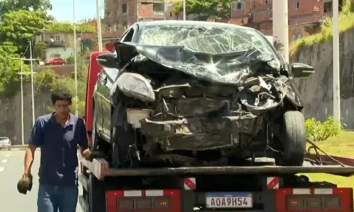 
				
					Acidente entre dois carros deixa cinco feridos na Avenida Gal Costa, em Salvador
				
				
