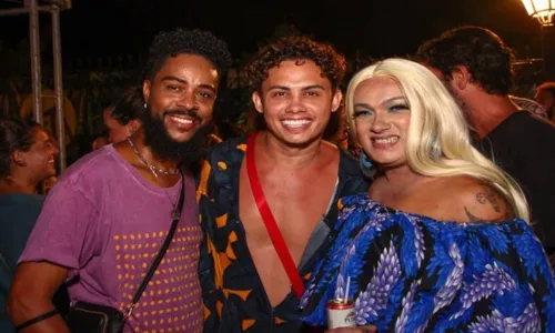 
				
					Celebridades curtem ensaio do Cortejo Afro em Salvador; veja fotos
				
				