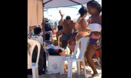 
				
					Ludmilla compartilha vídeo de pai agredindo filhas em praia de Salvador: 'Bora fazer alguma coisa'
				
				