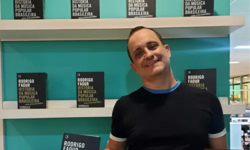 
				
					Carioca Rodrigo Faour lança livro com dois volumes em Salvador com bate-papo e homenagem à Gal Costa
				
				