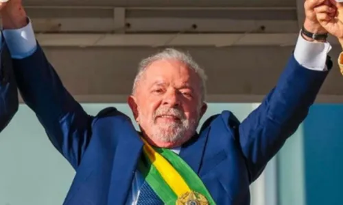 
				
					Em seu primeiro dia como presidente, Lula assina 52 decretos e 4 MPs
				
				