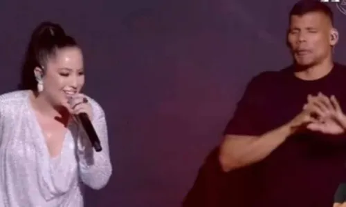 
				
					Mari Fernandez comete gafe e confunde intérprete de Libras com dançarino de TikTok
				
				