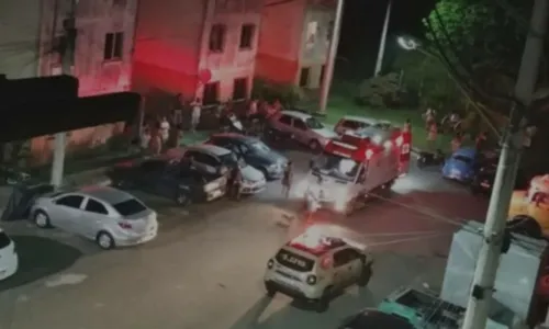 
				
					Menina de 10 anos cai do terceiro andar de prédio em Simões Filho
				
				