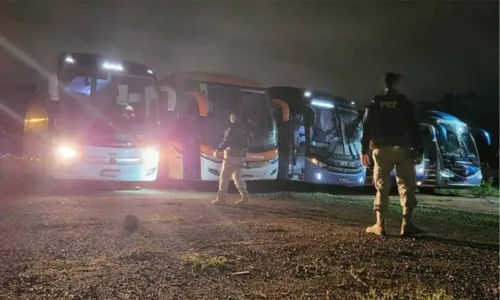 
				
					PRF apreende 55 ônibus envolvidos em atos golpistas
				
				