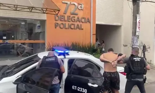 
				
					Ex-participante de 'A Fazenda' é preso por espancar filho de 5 anos no Rio de Janeiro
				
				