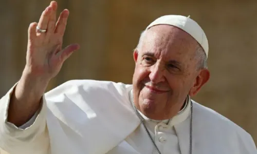 
				
					'Homossexualidade não é crime, mas é pecado', diz Papa Francisco
				
				