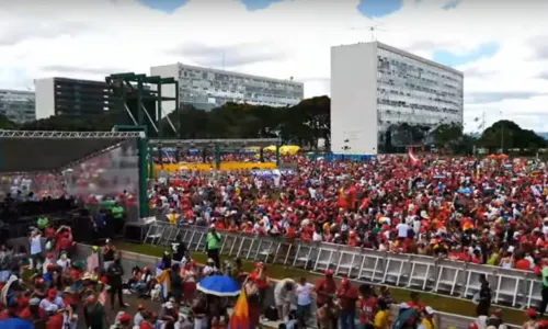 
				
					Festa da posse de Lula reúne mais de 300 mil pessoas neste domingo (1º)
				
				