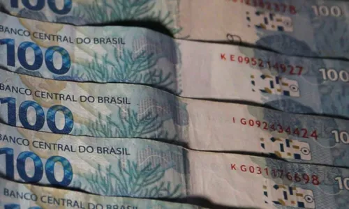 
				
					Impostos pagos por brasileiros em 2022 passam de R$ 2,8 trilhões
				
				