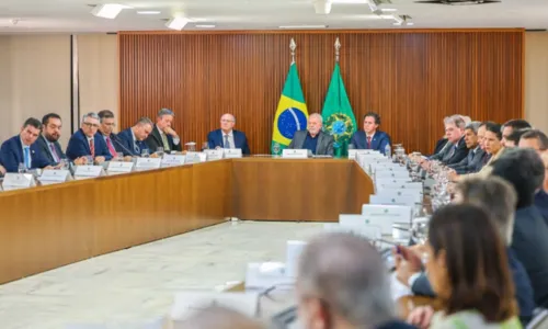 
				
					Governador Jerônimo Rodrigues participa de reunião e caminhada em favor da democracia
				
				