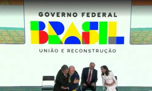 
				
					Margareth Menezes e Rui Costa são empossados como ministros em Brasília
				
				