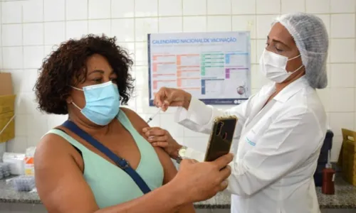 
				
					Confira a estratégia de vacinação contra Covid-19  em Salvador nesta segunda (16)
				
				