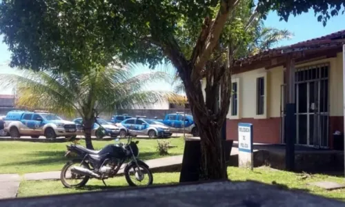 
				
					Adolescente de 15 anos é atingida por bala perdida no baixo-sul da Bahia
				
				