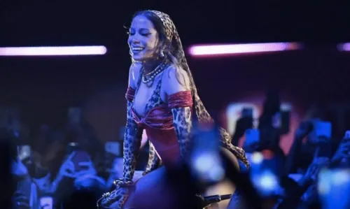 
				
					Galeria: Anitta agita público em primeiro ensaio de carnaval em Salvador
				
				