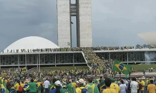 
				
					PF libera idosos e mães com crianças detidos em atos golpistas
				
				