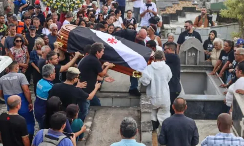 
				
					Roberto Dinamite é enterrado em Duque de Caxias
				
				