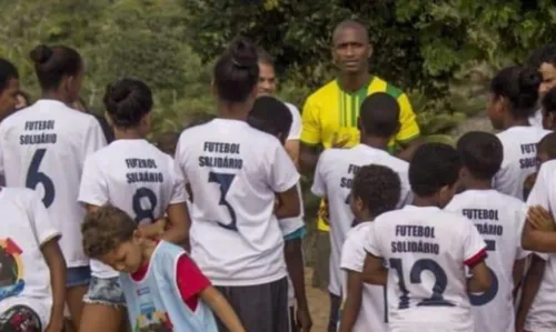 
				
					Ex-jogador de futebol cria e investe em associação para ajudar comunidade quilombola na Bahia: 'Fomento ao protagonismo preto'
				
				