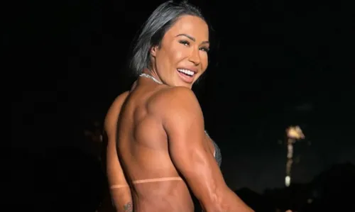 
				
					Gracyanne Barbosa impressiona ao empinar bumbum GG em aula de pole dance; veja
				
				