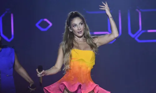 
				
					Claudia Leitte faz contagem regressiva da virada de Salvador
				
				