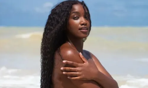 
				
					IZA posa de topless e fãs reagem: 'Deusa brasileira'
				
				