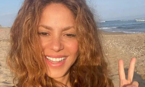 
				
					Shakira é homenageada pela Associação de Cornos na Colômbia: 'Membro ilustre da comunidade'
				
				