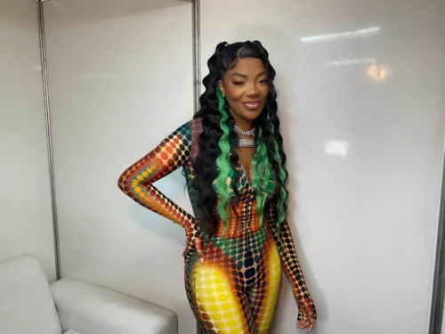 
				
					Ludmilla anuncia lançamento de álbum e canta música nova no Festival de Verão
				
				