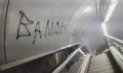 
				
					Metrô de Salvador é pichado com nome da torcida organizada do Bahia
				
				