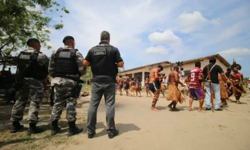 
				
					PM suspeito de matar indígenas pataxós no extremo sul da Bahia se entrega à polícia
				
				