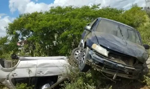 
				
					Cinco pessoas ficam feridas após colisão na BR-324, interior da Bahia
				
				