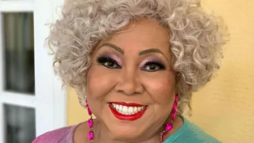 
				
					Alcione grava cenas em 'Travessia' e revela ser fã de novelas
				
				