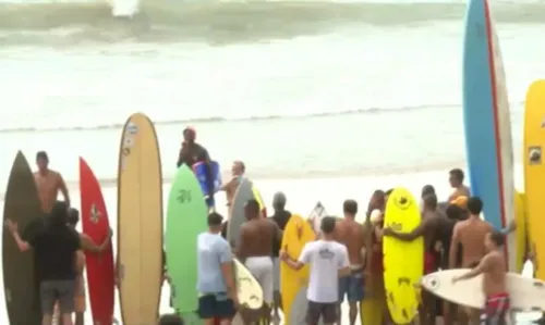 
				
					Familiares e amigos homenageiam surfista Márcio Freire em praia de Salvador
				
				