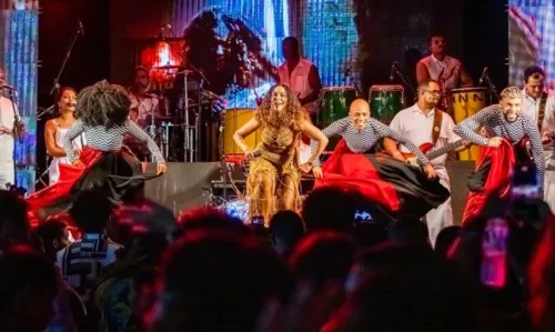 
				
					Ana Mametto inicia ensaios de verão com apresentações no Pelourinho e na Praia do Forte
				
				