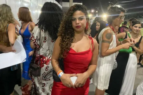 
				
					Clara Buarque fala da emoção de assistir show do pai Carlinhos Brown no FV 23: 'Maior orgulho'
				
				